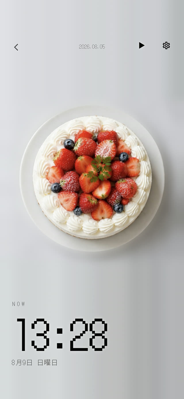 時計を出した画面。ケーキの円の下に「NOW 13:28」と日付が出ている